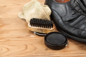Как почистить обувь